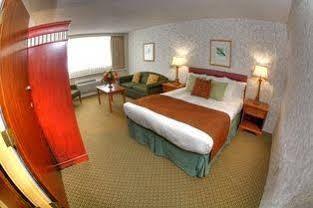Compass Point Inn - Съри Екстериор снимка